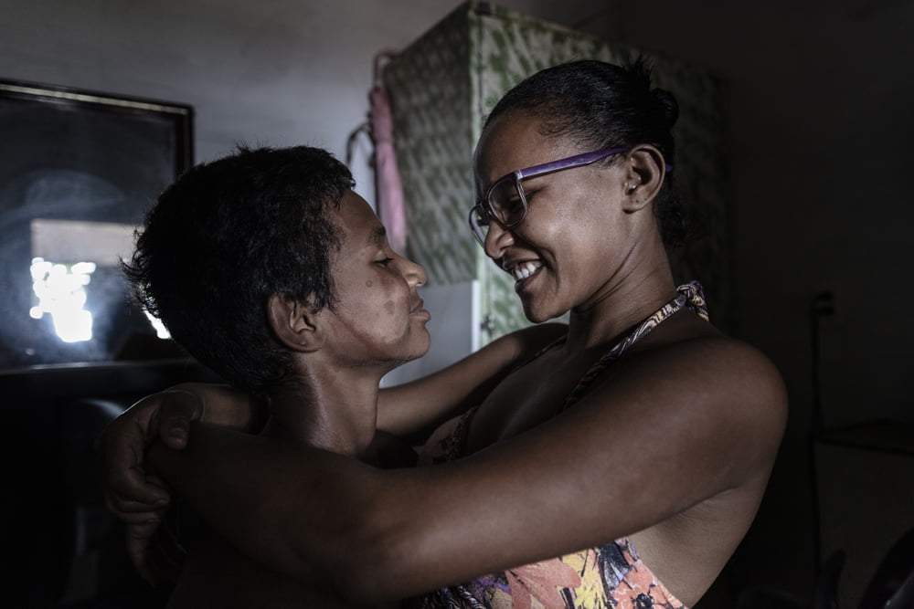 Eduardo Henrique Ferreira da Silva hugging his mother Cosma.